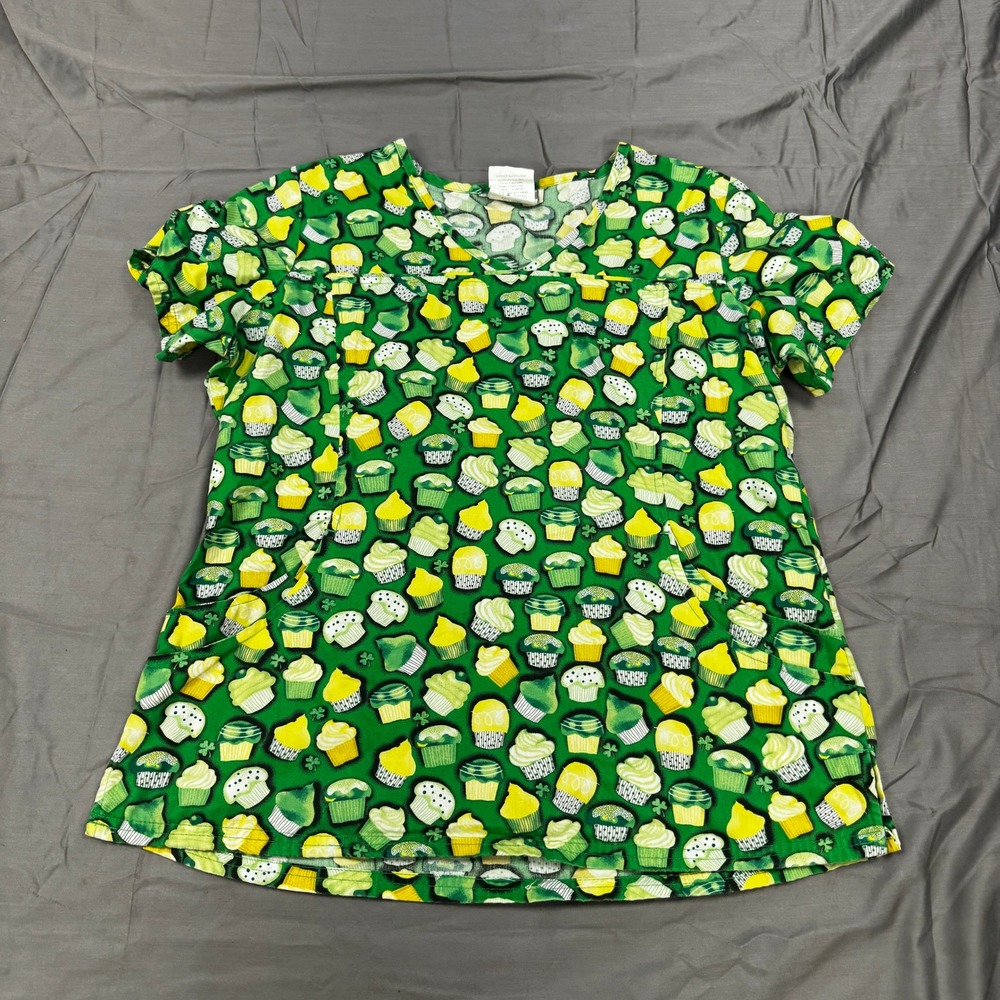 UA Scrubs Lucky Cakes St Patricks Day Cupcake Scrub Top Green Womens Large